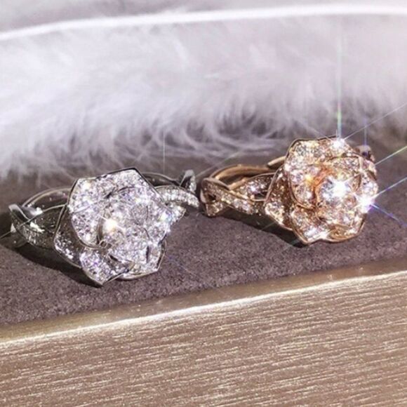 ✨HOST PICK 🍸Elegant Silver Plated Rose 🌹 Flower Simulated Zircon 💎 Ring✨ - Picture 8 of 16